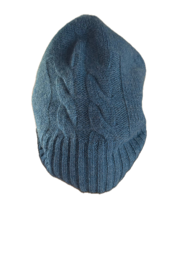 Cable knitted Beanie in 100% cashmere