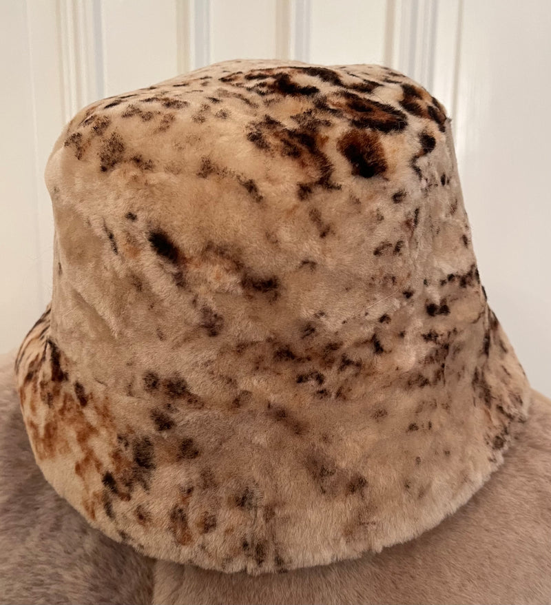 Buckethat i fårskinn