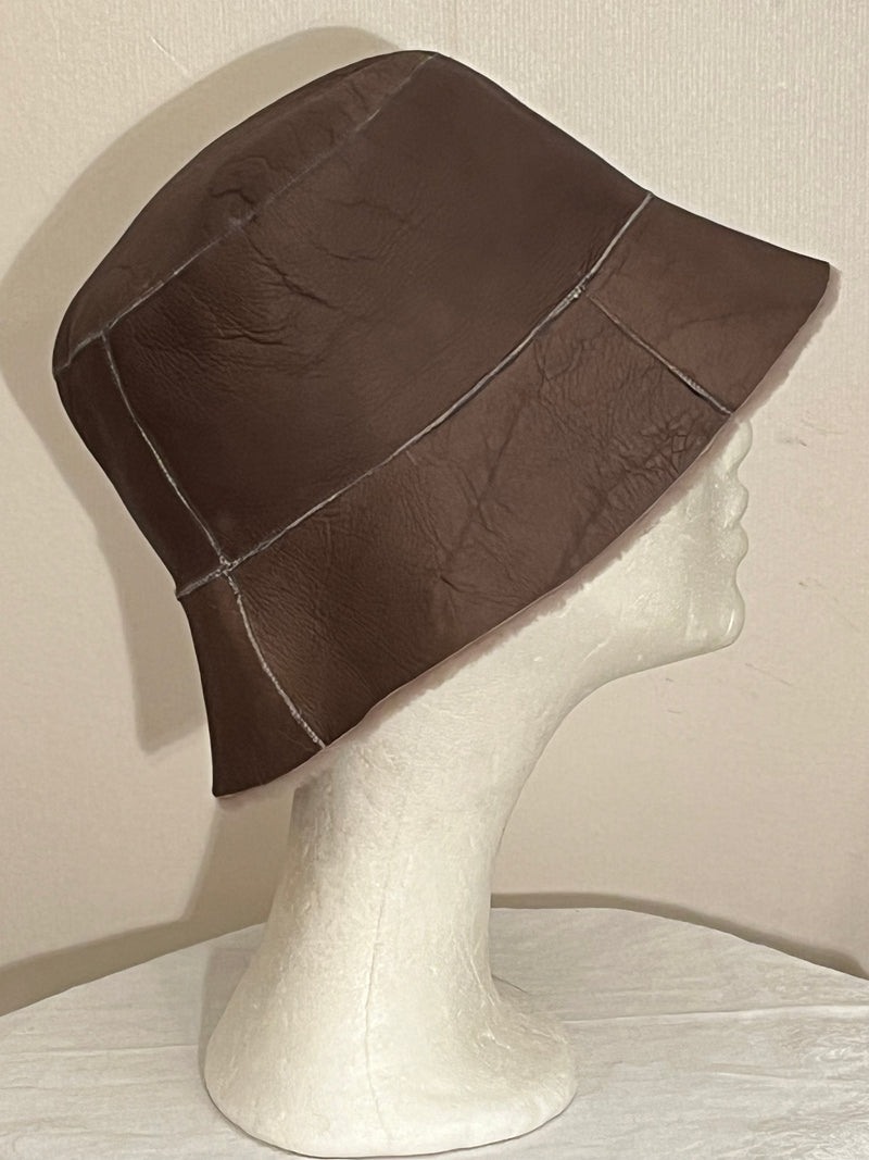 Buckethat i fårskinn
