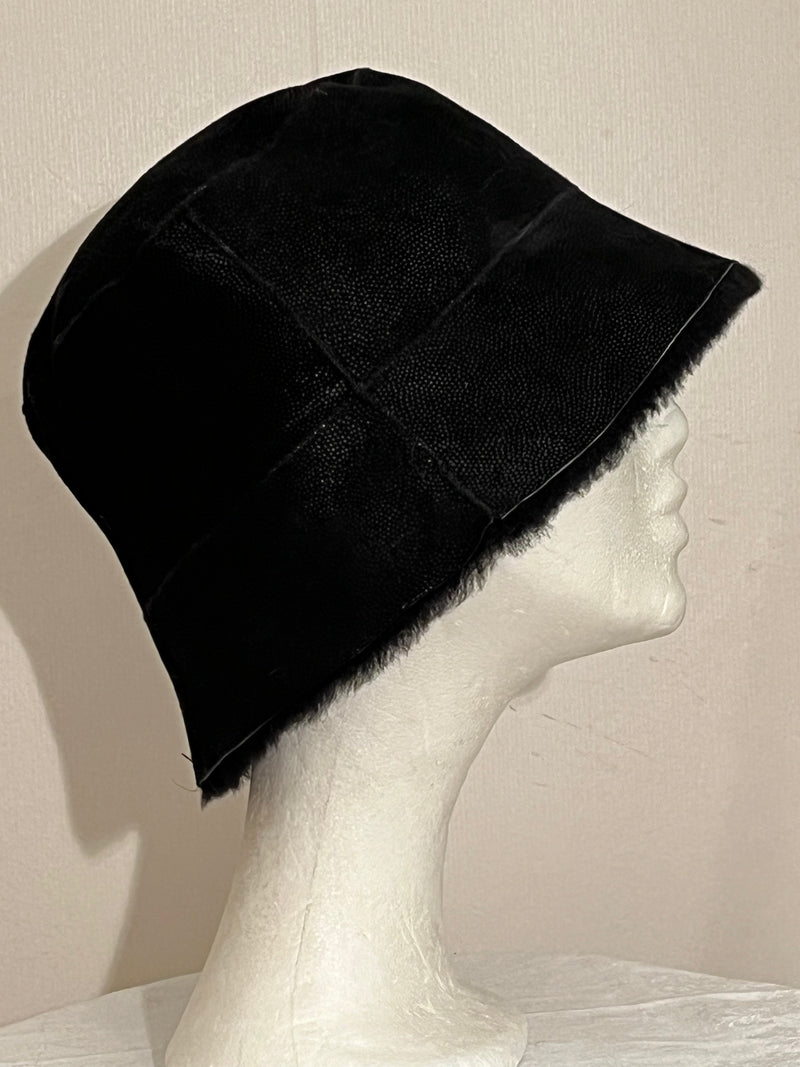 Buckethat i fårskinn