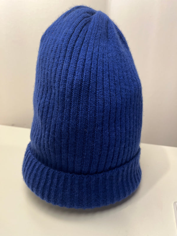 Ribbstickad mössa i 100 % cashmere