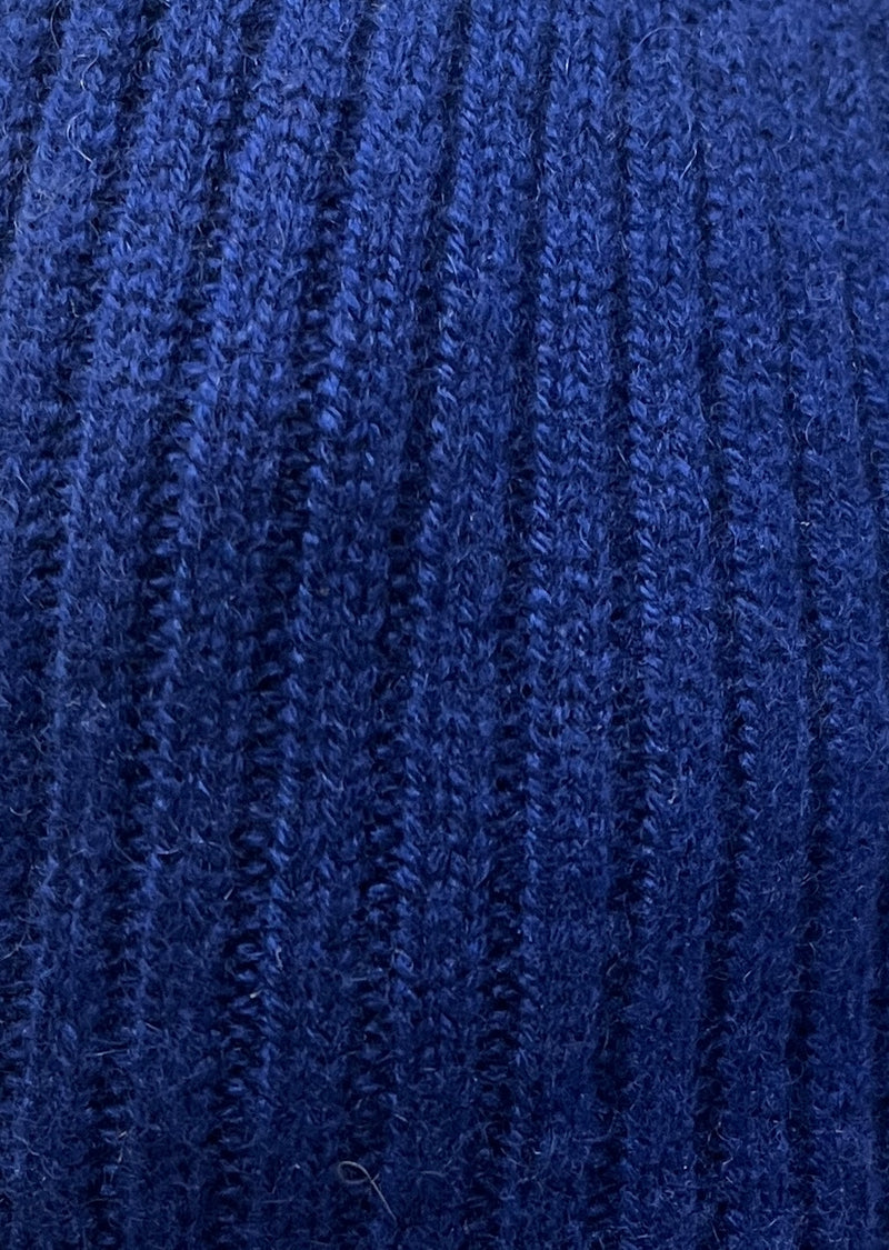 Kabelstickad mössa i 100 % cashmere
