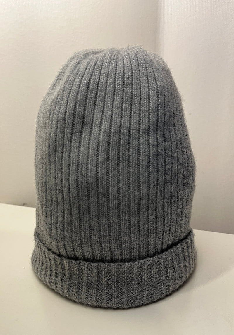 Ribbstickad mössa i 100 % cashmere