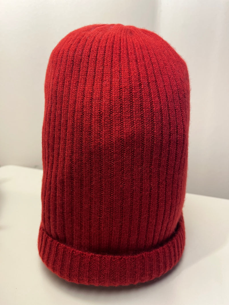 Ribbstickad mössa i 100 % cashmere