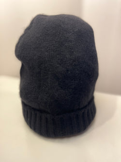 Kabelstickad mössa i 100 % cashmere