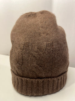 Cable knitted Beanie in 100% cashmere