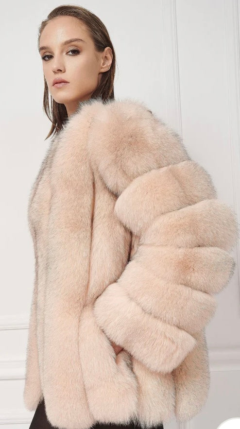 Räv Jacka med skinnen både vertikalt och horisontalt