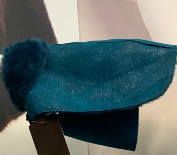 Dog wraps in shearling to Chihuahua