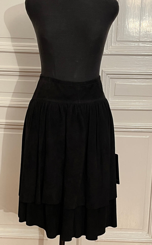 Lambsuede skirt in black in two layers