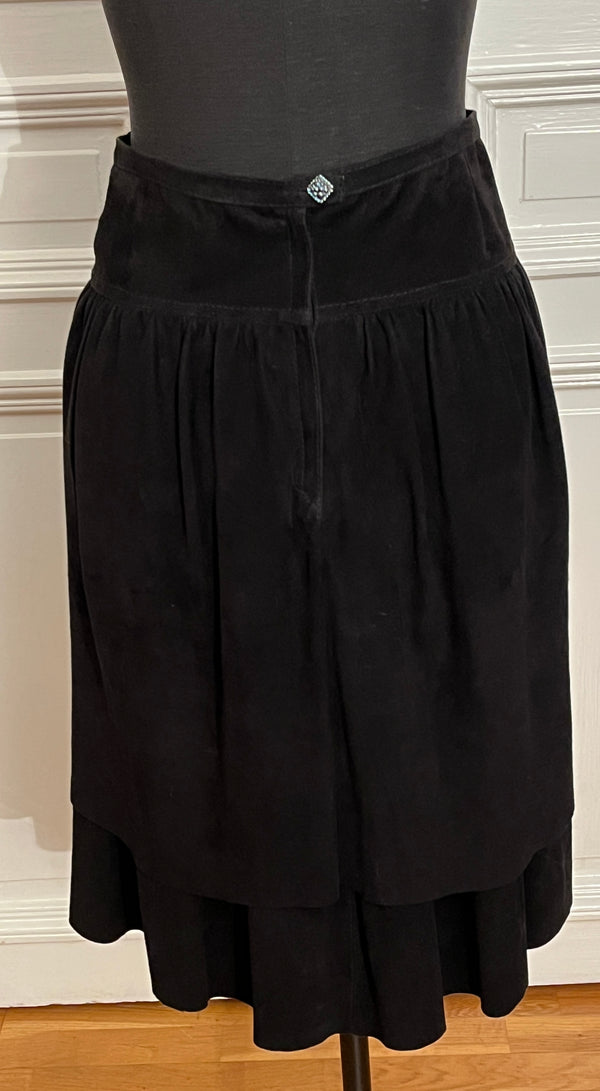 Lambsuede skirt in black in two layers