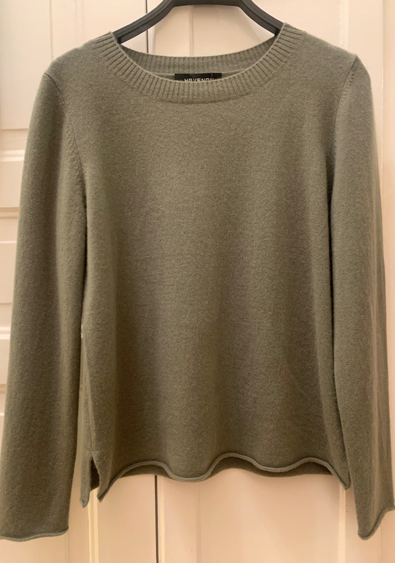 Cashmere sweater with boat neck