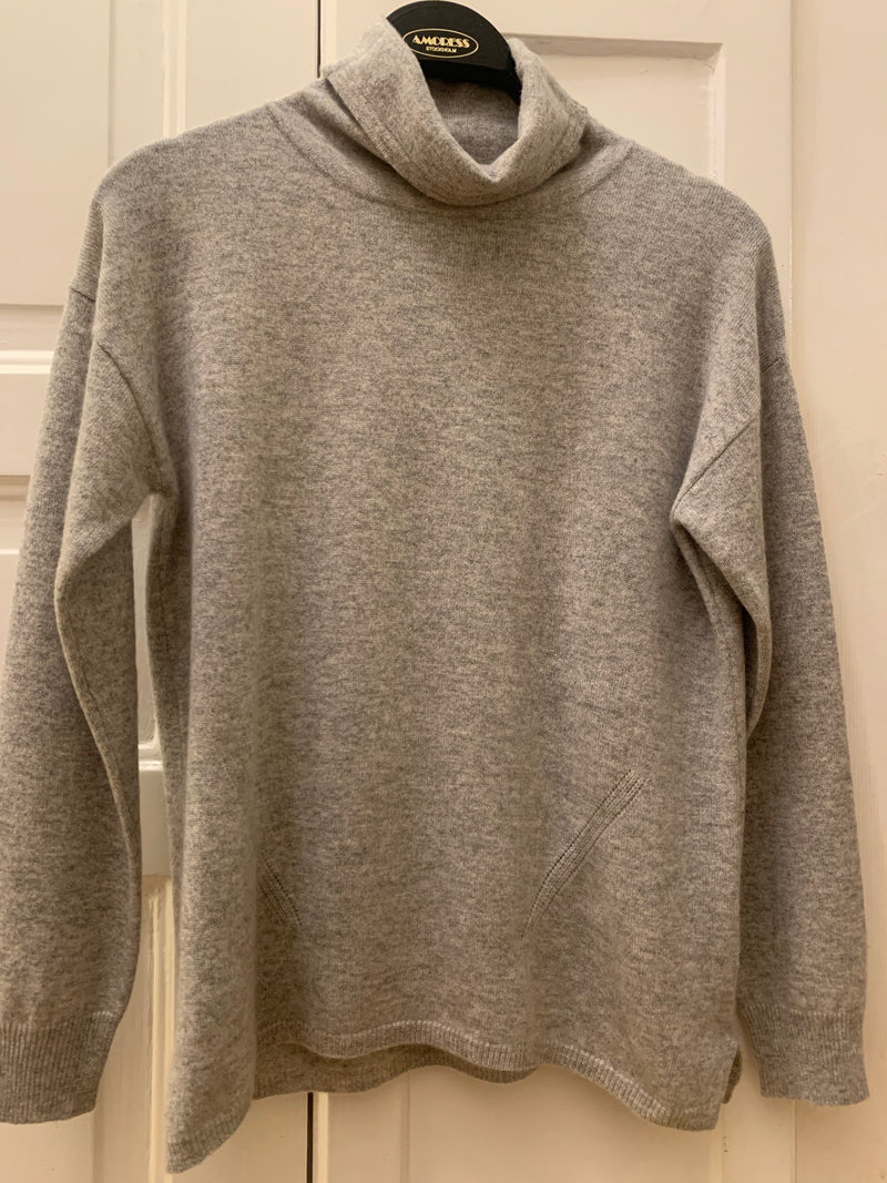 Cashmere sweater with polo collar