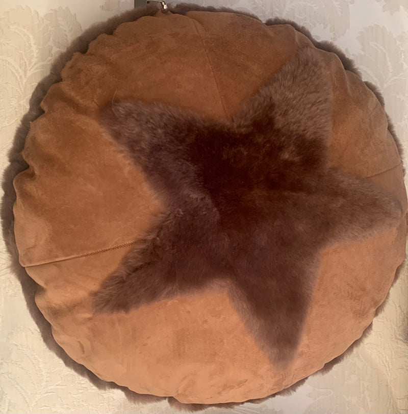 Sheepskin cushion in merino lamb with motifs in two colors and mirrored