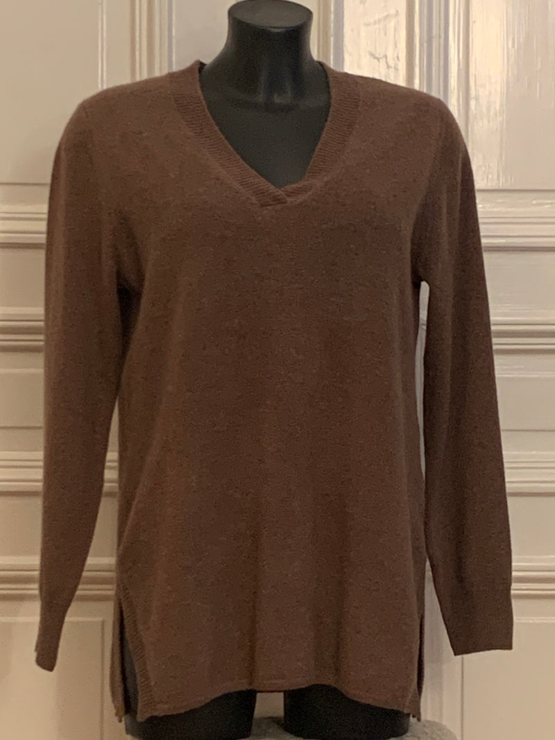 Cashmere sweater with v-neckline