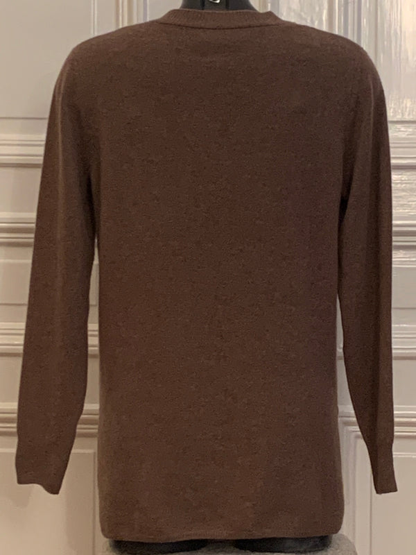 Cashmere sweater with v-neckline