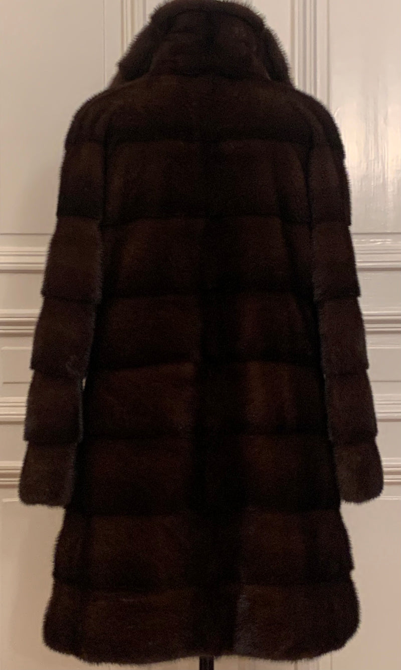 Mink fur with the mink skin horizontally