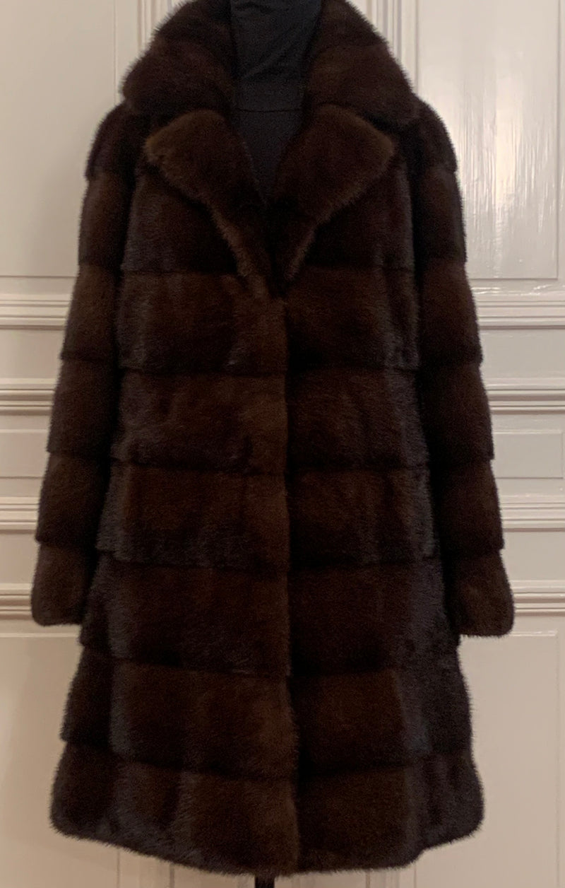 Mink fur with the mink skin horizontally