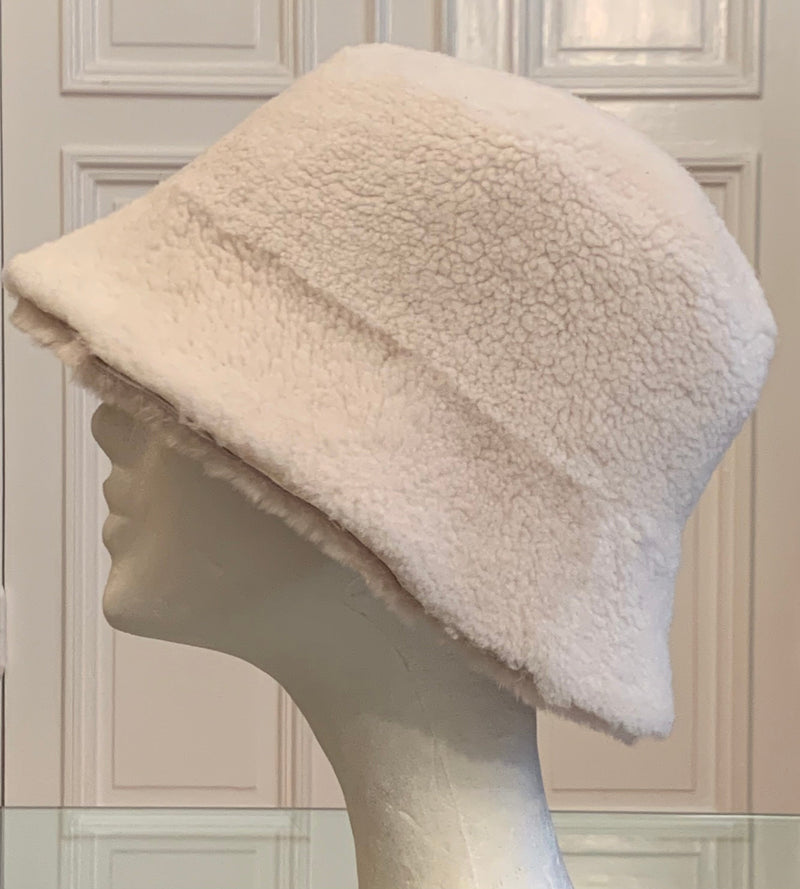 Double bucket hat in sheepskin