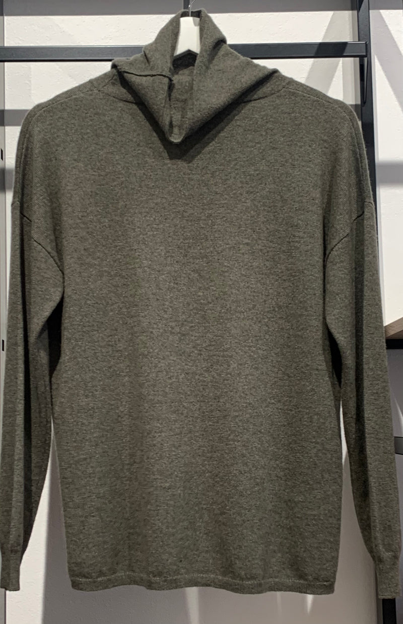 Cashmere sweater with polo collar