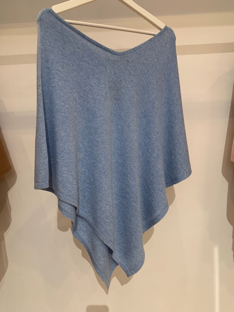 Cashmere poncho in 100% cashmere