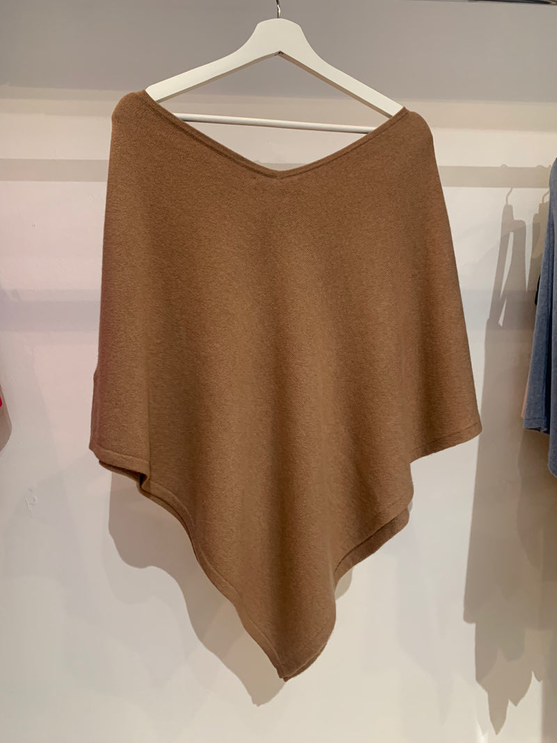 Cashmere poncho in 100% cashmere