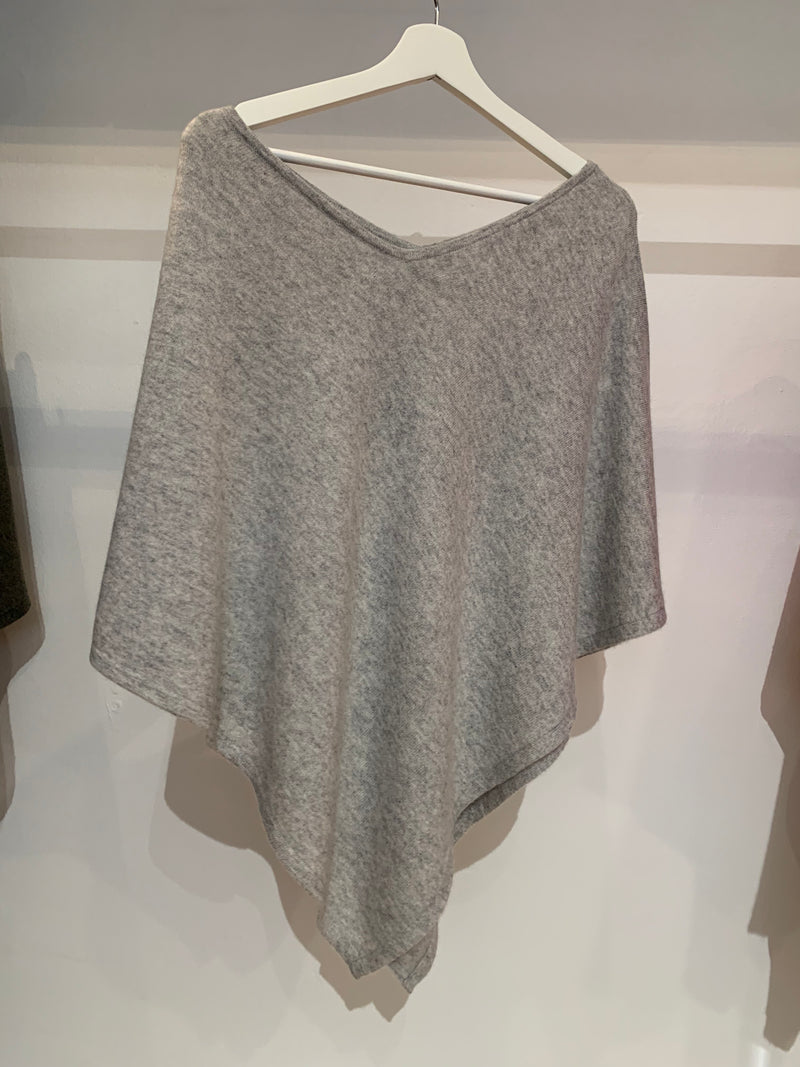 Cashmere poncho in 100% cashmere