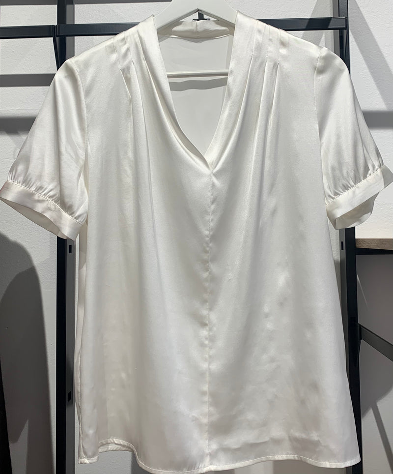 Short-sleeved silk blouse