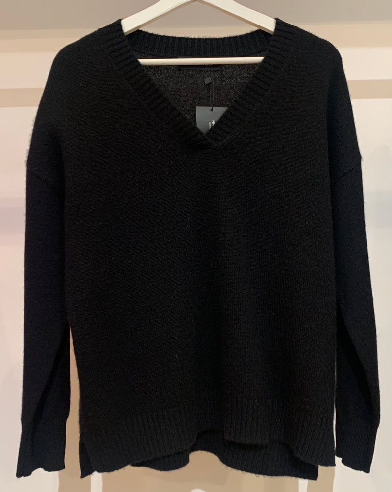 Cashmere sweater with v-neckline