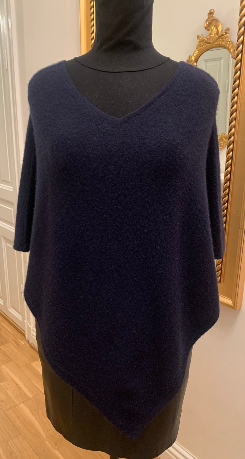 Cashmere poncho in 100% cashmere