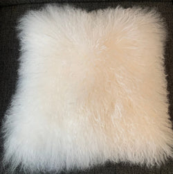 Sheepskin pillow in Tibetan lamb