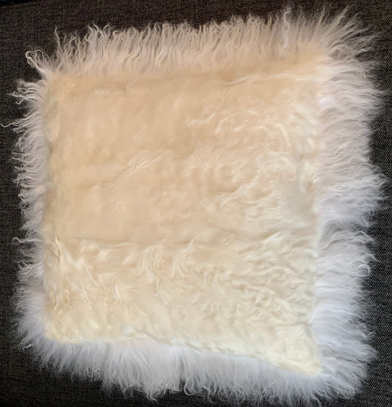 Sheepskin pillow in Tibetan lamb