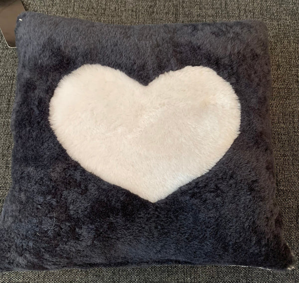 Sheepskin cushion in merino lamb with motifs in two colors and mirrored