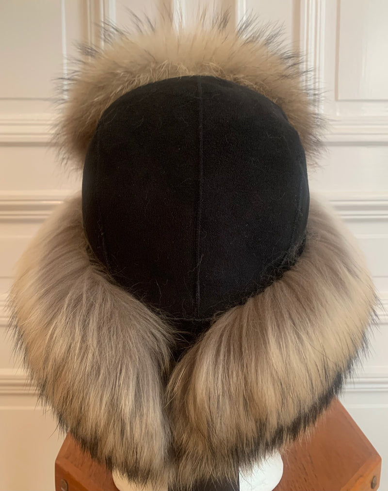 Earflap hat in sheepskin and fur brim