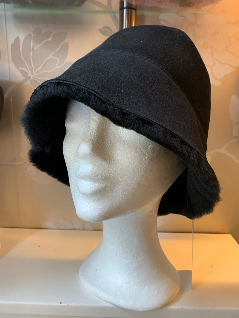 Sheepskin bucket hat